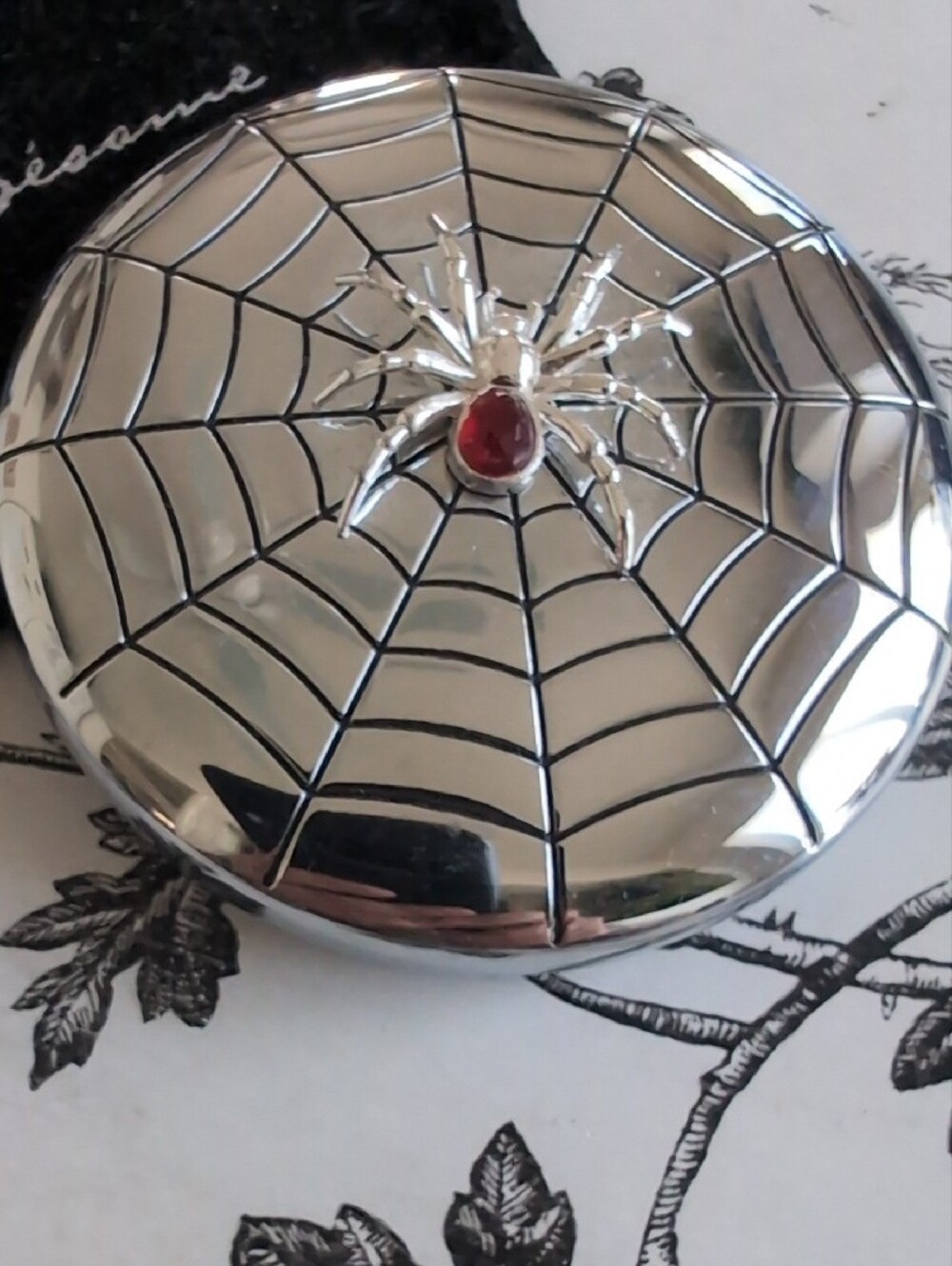 Bésame Spider Web Compact Mirror Limited edition In Original Box - Picture 2 of 8